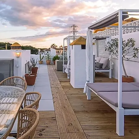 Apartment Rooftop Oasis At Ocean Point Calahonda - Just Few Steps Away From The Beach, Restaurants & Shops *