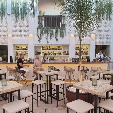 Rooftop Oasis At Ocean Point Calahonda - Just Few Steps Away From The Beach, Restaurants & Shops Sitio de Calahonda