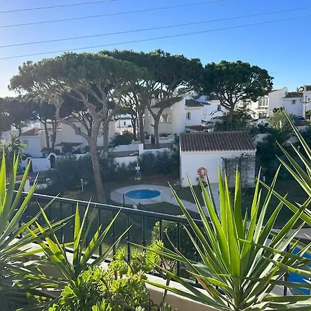 Apartamento Rooftop Oasis At Ocean Point Calahonda - Just Few Steps Away From The Beach, Restaurants & Shops
